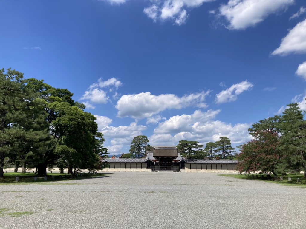 世界の中心『京都御所』で愛をさけぶ。「御所南・御所西・御所東・御所北」はどう違う？【kyoto1192】 | スムラボ
