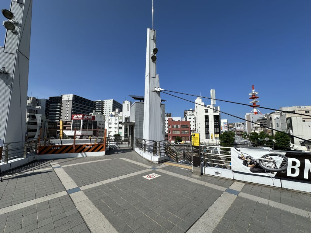 横須賀中央駅前建設地側